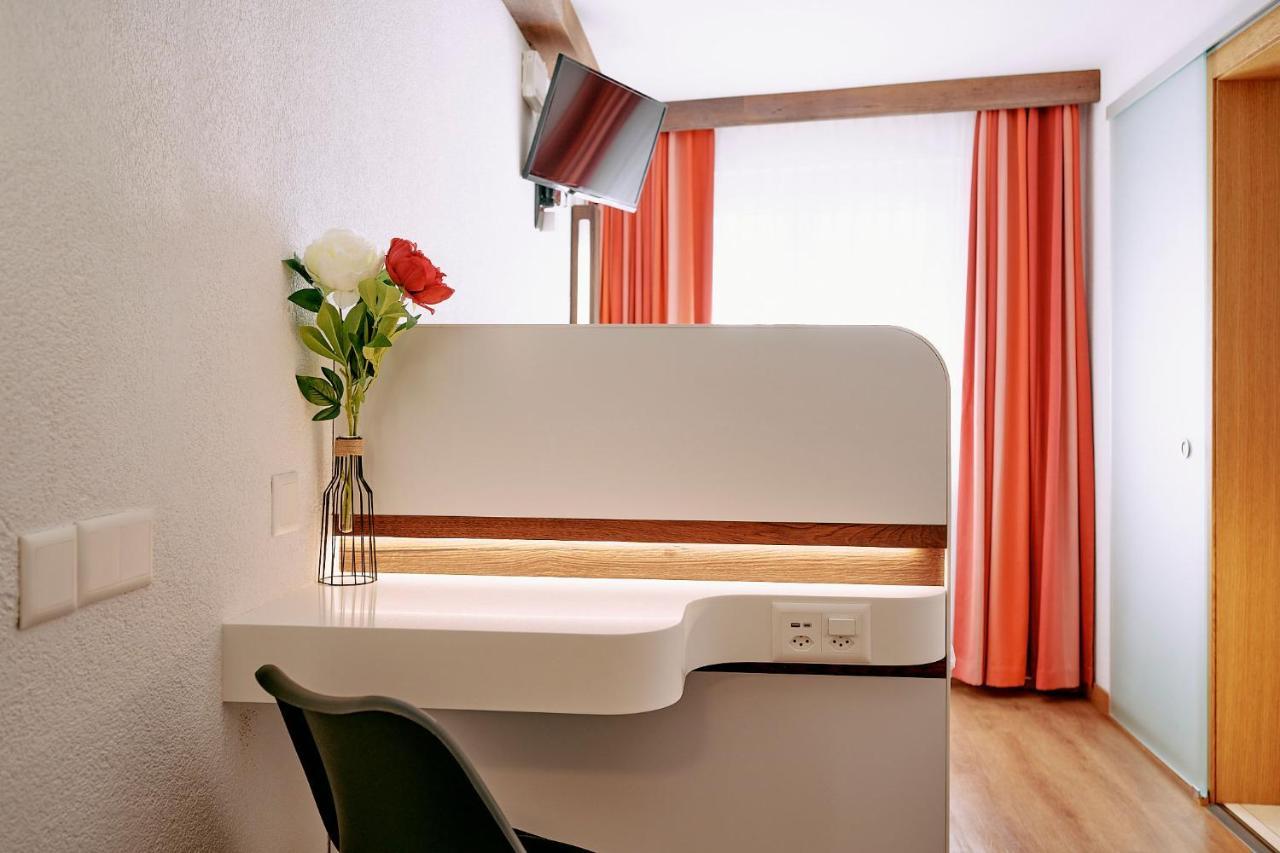 Elite Hotell Visp Exteriör bild