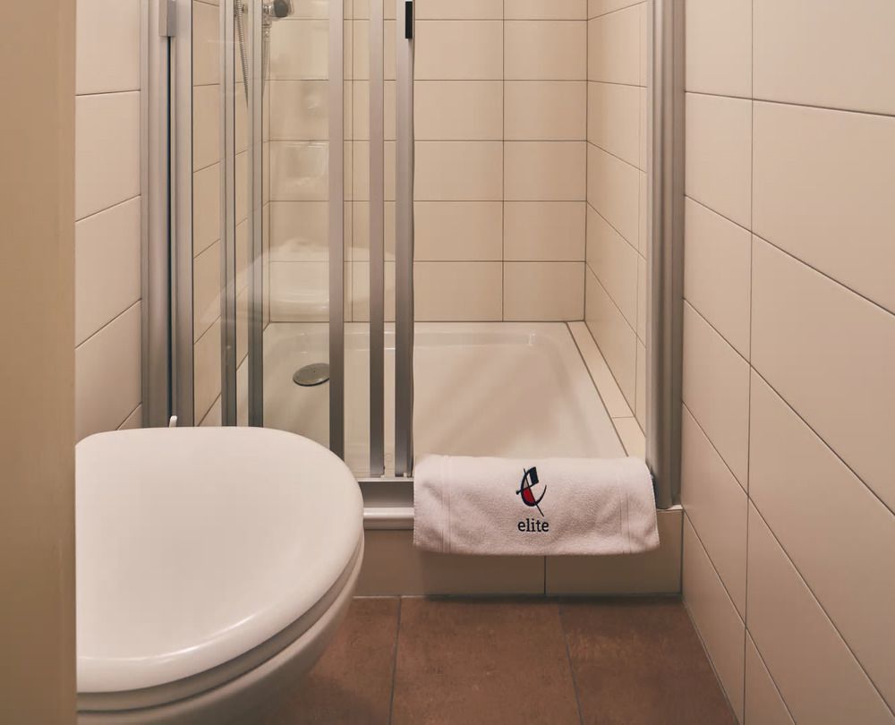 Elite Hotell Visp Exteriör bild